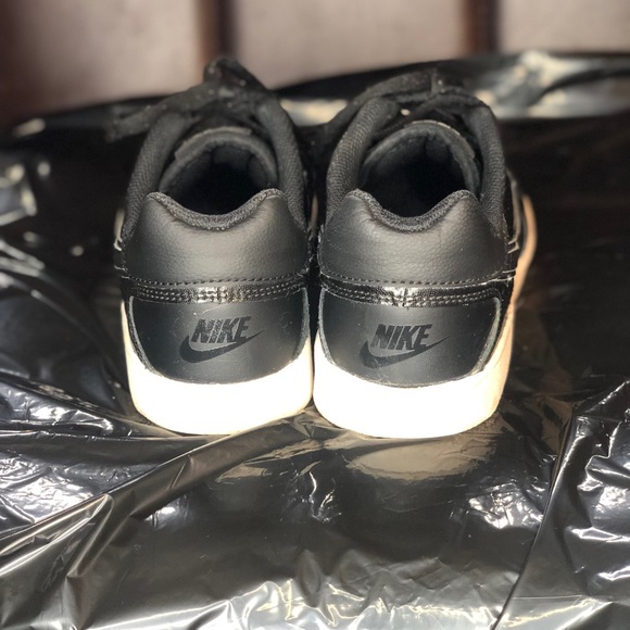 Black Nike Runners Athletic Shoes - Picture 5 of 6